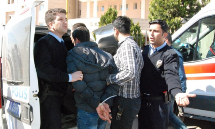 Adliye önünde kavgada polis ve vatandaşlar yaralandı