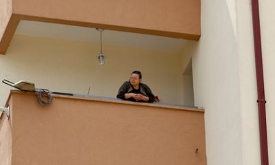 Av tüfeğiyle etrafa ateş açan kadın kendisini eve kilitledi