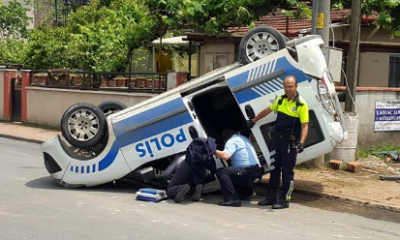 Panelvan ile çarpışan polis aracı ters döndü