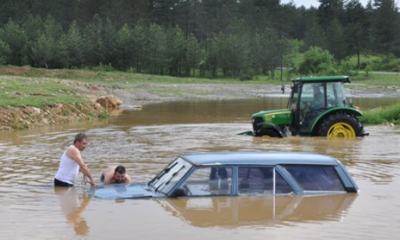Su getirmeye gitti aracı sular altına gömüldü