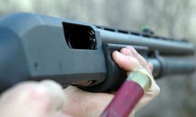 Tartıştığı eşini tüfekle öldürdü