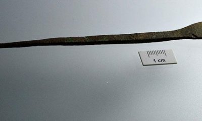 Assos’ta bin 800 yıllık bronz kalem bulundu