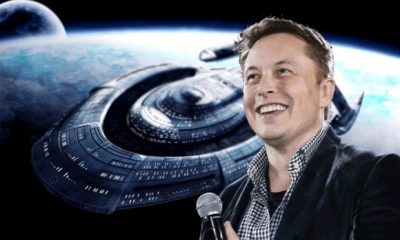 Elon Musk, Space X Uzay Kıyafetlerini Tanıttı
