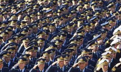 Kumpas mağduru komutanlara terfi