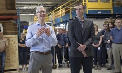 Apple CEO’su Tim Cook iPhone 8 Kullanmaya Başladı