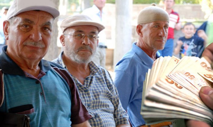 Primlerden yakınan SGK Başkanı Raci Kaya: Düşük maaşın sebebi emeklilerin ölmemesi