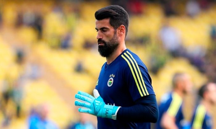 Fenerbahçe tribünlerinden futbolculara gönderme!