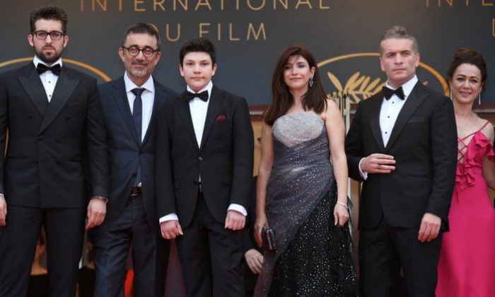 Hazar Ergüçlü ve Doğu Demirkol, Murat Cemcir ile dalga geçti!