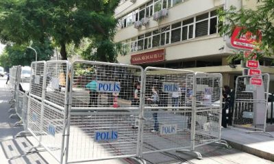 Saray’ın çevresinde kamyonlu önlem