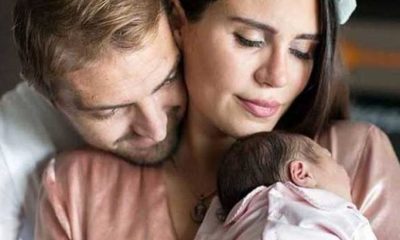 Şükran Ovalı Caner Erkin çiftinden bebekleriyle ilk poz