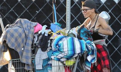 Kırmızı halıdan çöp karıştırmaya… Ünlü model tanınmaz halde