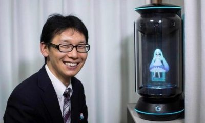 Bir hologramla evlendi, annesi düğününe gitmedi