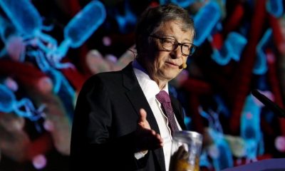 O dünyanın en zengin ikinci adamı! Sahneye öyle bir şeyle çıktı ki…