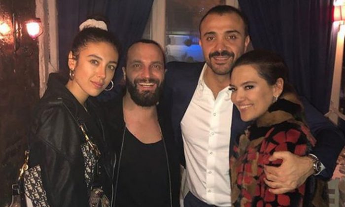 Demet Akalın ve Okan Kurt barışmalarını yakın dostlarıyla yemekte kutladı!