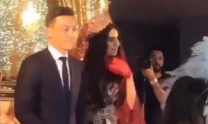 Mesut Özil Amine Gülşe çiftinin kına gecesi sosyal medyayı salladı!
