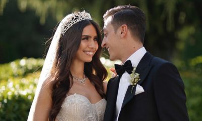 Mesut Özil ile Amine Gülşe’den balayı pozu