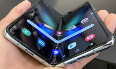 Samsung’un ilk katlanabilir ekranlı akıllı telefonu piyasaya çıktı.