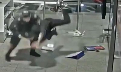 Uçağına geç kalan yolcu, havaalanını birbirine katınca polis durdurdu