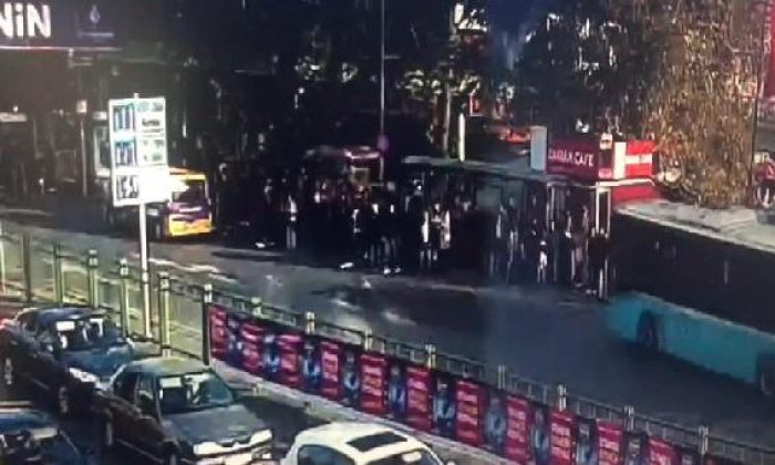 Beşiktaş’ta otobüs durağa böyle daldı