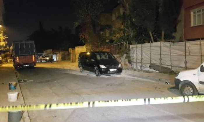 Gaziosmanpaşa’da park halindeki minibüse el yapımı patlayıcı atıldı