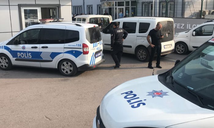 Ağabeyini vurup, 1 kişiyi rehin alarak kaçmaya çalıştı