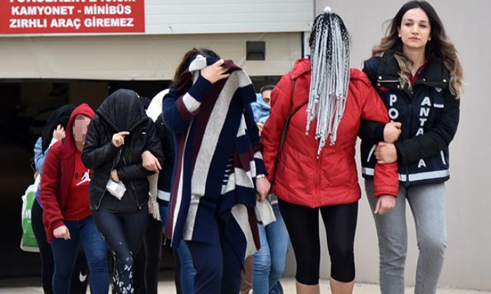 Antalya’da ‘jigolo çetesi’ne operasyon