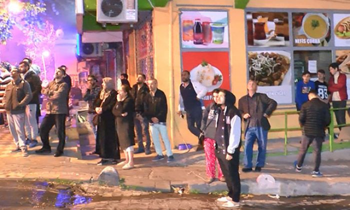 Bahçelievler’de 6 katlı apartmanın çatısı alev alev yandı