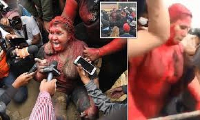 Belediye Başkanı’nın saçını kesip, yalın ayak sokakta yürüttüler