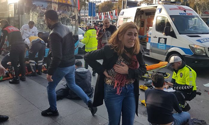 Beşiktaş’ta otobüs durağa daldı!