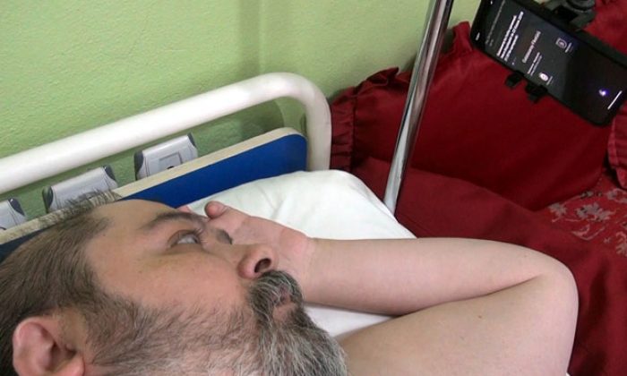 Doktorların 2 yıl ömür biçtiği Ali, Siri ile hayata tutundu