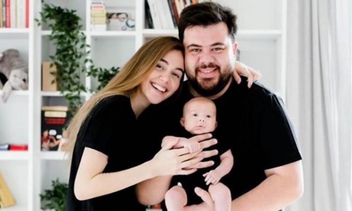 Eser Yenenler ile Berfu Yenenler bebeklerinin fotoğrafını paylaştı