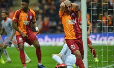 Galatasaraylı futbolcular, taraftarlardan özür diledi