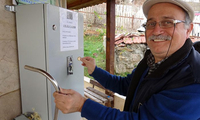 Köydeki suya ilgi çok olunca çeşmeye otomat takıldı