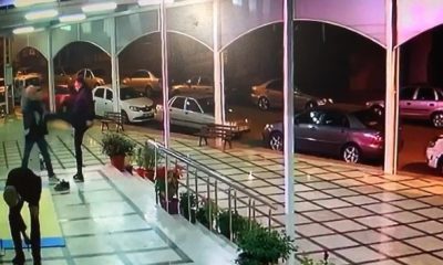 Mal sahibi ile kiracı cami çıkışı birbirine girdi