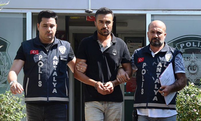 Rus kadını tek eliyle boğmuş