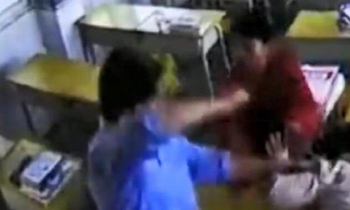 Saldırgan, kadın öğretmeni sınıfta defalarca yumrukladı