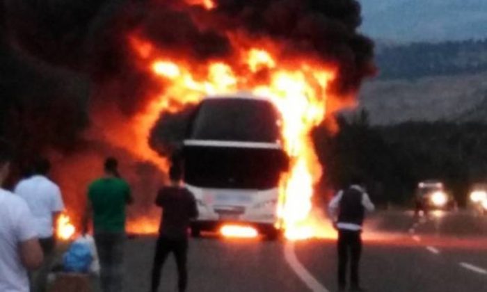 Seyir halinde alev alev yandı