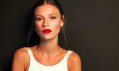 Yüsra Geyik’in mini elbiseli fotoğrafı olay oldu!