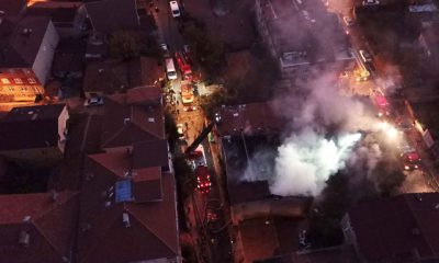 Ümraniye’de binanın çatısı alev alev yandı