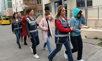 ‘Yeni kumaşlar geldi’ diyerek kadınları pazarlamışlar