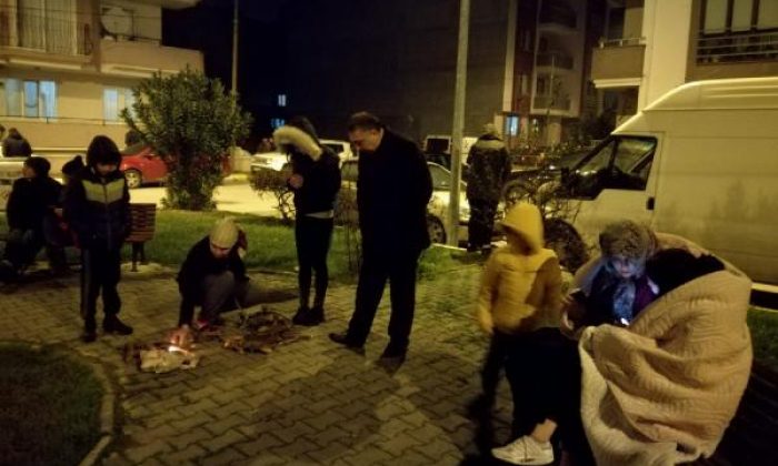 Gece yarısı peş peşe korkutan depremler!