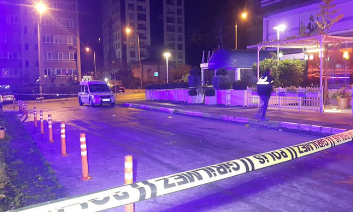 Beylikdüzü’nde eğlence mekânı sahibi ve arkadaşı silahlı saldırıda yaralandı