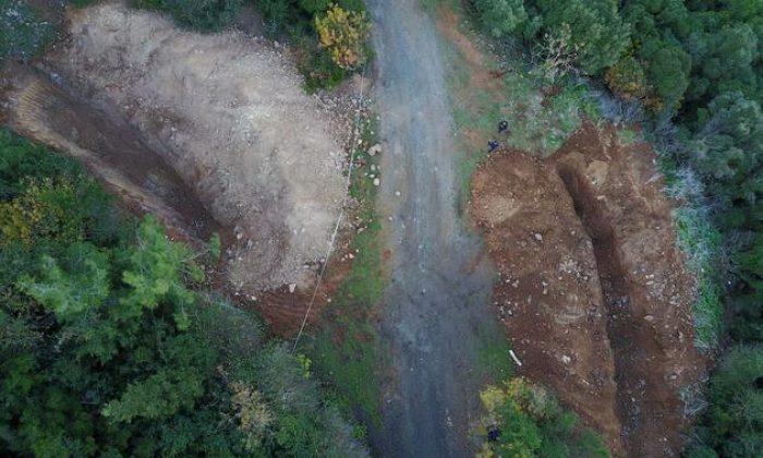 Büyükada’da merak uyandıran iki dev çukur