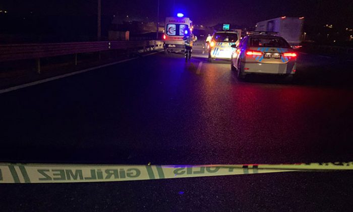 Düşen plakayı almak isteyen muavin canından oldu