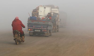 Saldırılardan kaçan Suriyeliler, Türkiye sınırına geliyor