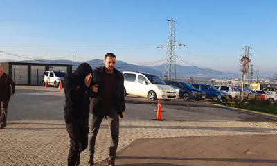 Bıçakla kız yurdunda kapıları açmaya çalışan şüpheli yakalandı