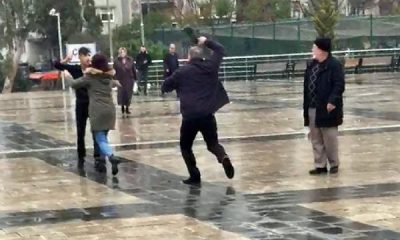 Adliye çıkışı bıçaklı kavga anları