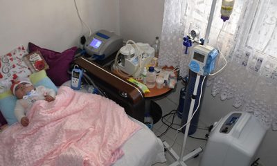 9 aylık bebeklerini yaşatmak için evlerini hastaneye çevirdiler