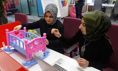 Bebekler için akıllı beşik ürettiler