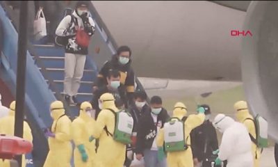 Endonezya’da, Vuhan’dan tahliye edilen yolcuların üzerine dezenfektan sıkıldı